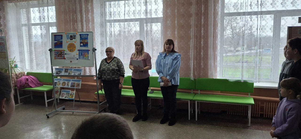 Вячеслав Третьяков: В преддверии Всемирного дня ребёнка, отмечаемого 20 ноября, в Епифановской школе Кременского МО состоялась торжественная общешкольная линейка Вячеслав Третьяков: В преддверии Всемирного дня ребёнка, отмечаемого 20 ноября, в Епифановской школе Кременского МО состоялась торжественная общешкольная линейка