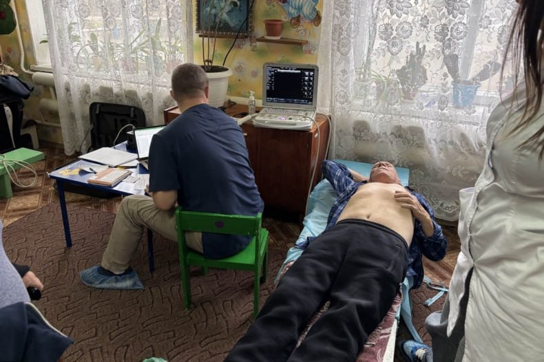 Красноярские врачи продолжают осуществлять выездные приемы в населенные пункты Свердловского округа Красноярские врачи продолжают осуществлять выездные приемы в населенные пункты Свердловского округа