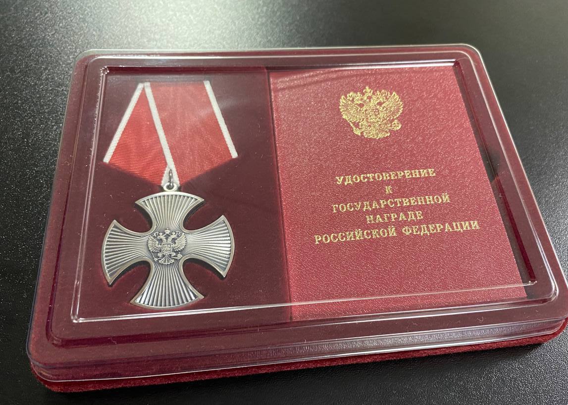 Марина Филиппова: Сегодня вместе с военным комиссаром Новоайдарского района Вячеславом Мадановым вручили высокую государственную награду – "Орден мужества" – матери нашего земляка, военнослужащего Сергея Скляренко Марина Филиппова: Сегодня вместе с военным комиссаром Новоайдарского района Вячеславом Мадановым вручили высокую государственную награду – "Орден мужества" – матери нашего земляка, военнослужащего Сергея Скляренко