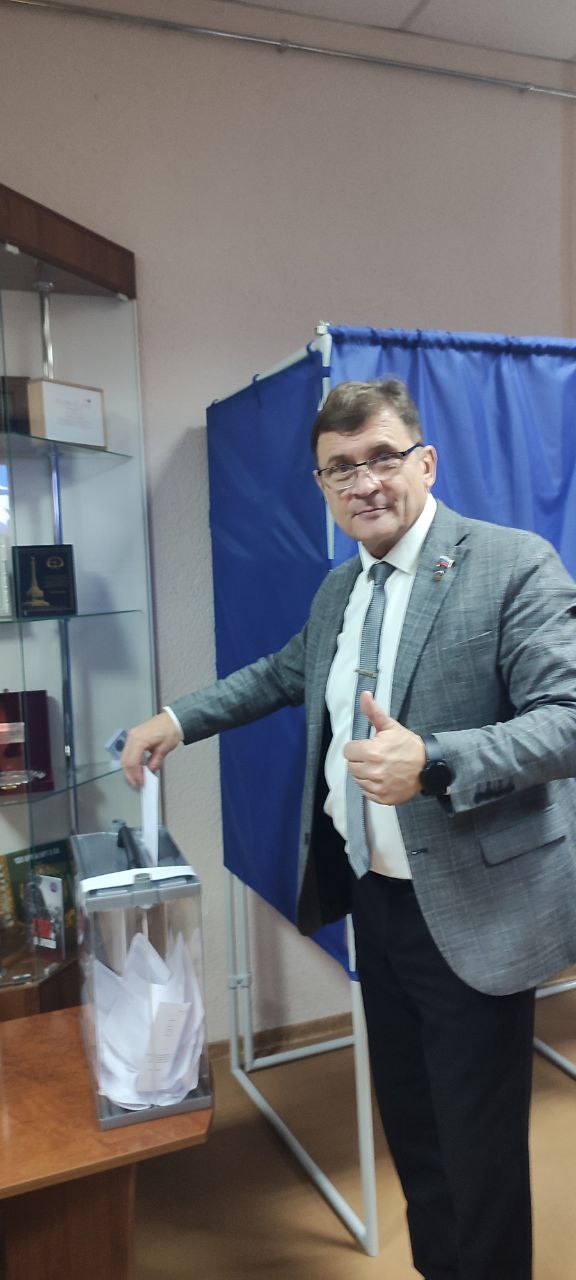 Роман Лысенко: 19 ноября в Луганске прошла IV Конференция «Единой России» Роман Лысенко: 19 ноября в Луганске прошла IV Конференция «Единой России»