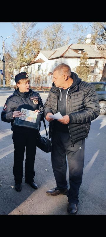 Сотрудники ОГИБДД ОМВД России "Антрацитовский" провели ряд профилактических мероприятий по популяризации световозвращающих элементов