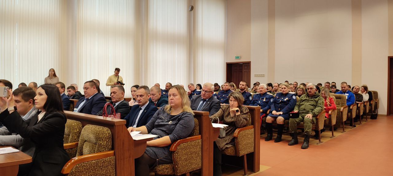 Роман Лысенко: 19 ноября в Луганске прошла IV Конференция «Единой России» Роман Лысенко: 19 ноября в Луганске прошла IV Конференция «Единой России»