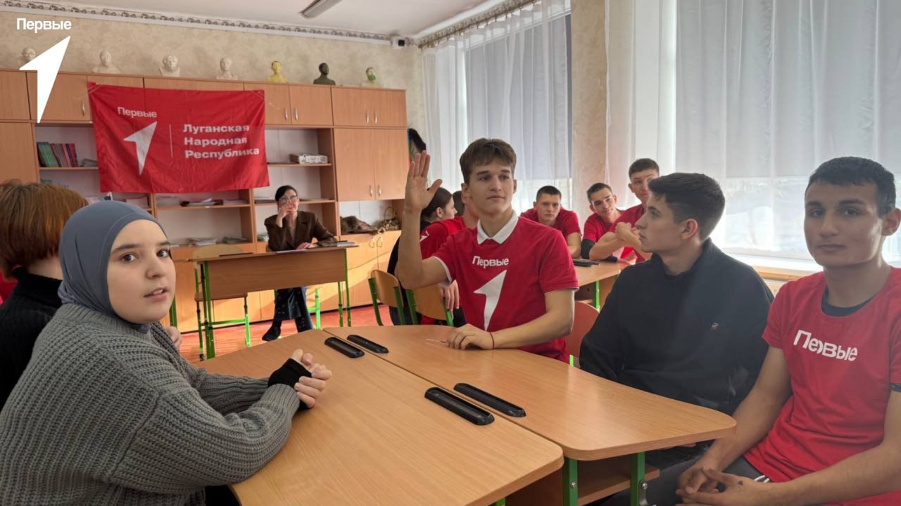 Первые в праве. В преддверии Всемирного дня ребёнка активисты Движения Первых Меловской средней школы приняли участие в интеллектуальной викторине «Мои права и обязанности» Первые в праве. В преддверии Всемирного дня ребёнка активисты Движения Первых Меловской средней школы приняли участие в интеллектуальной викторине «Мои права и обязанности»