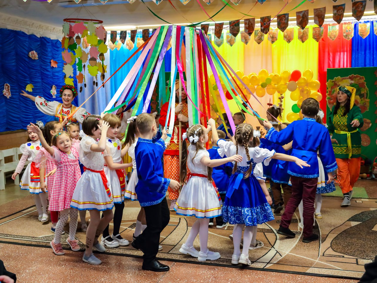 В ГБУДО ЛНР "Звезда" отгремела невероятно яркая, колоритная и веселая Ярмарка