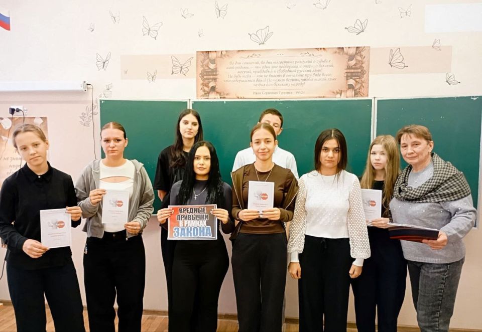 В поселке Новосветловка провели профилактические занятие для подростков В поселке Новосветловка провели профилактические занятие для подростков