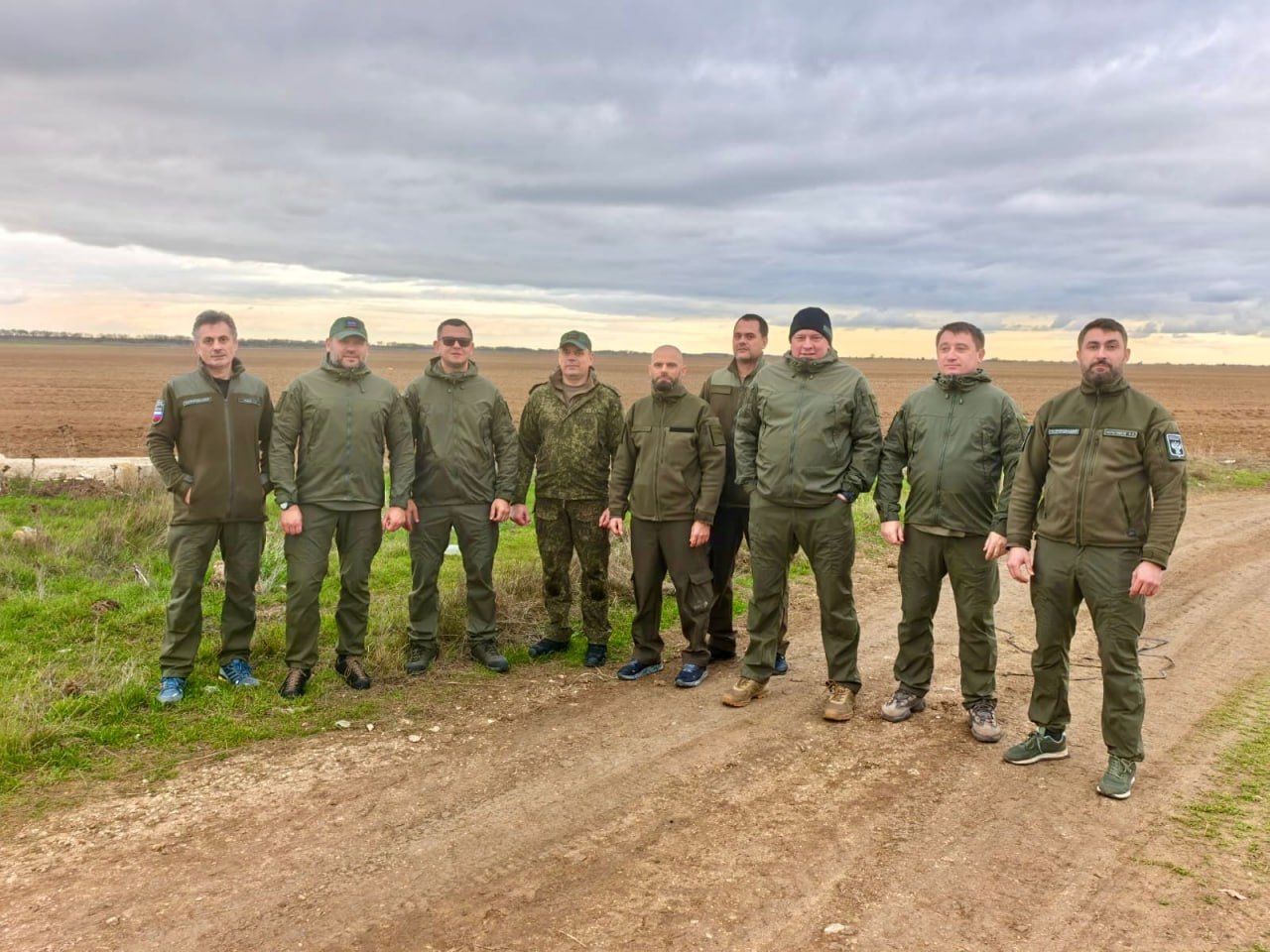 Сотрудники Росприроднадзора передали оборудование и вещи общим весом около 3 тонн военнослужащим Ленинградского военного округа группировки войск «Север» в Луганской Народной Республике Сотрудники Росприроднадзора передали оборудование и вещи общим весом около 3 тонн военнослужащим Ленинградского военного округа группировки войск «Север» в Луганской Народной Республике