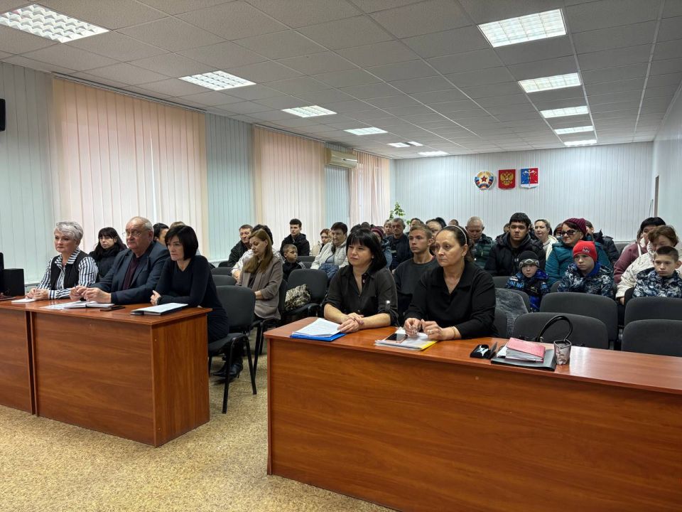Альберт Зинченко: Сегодня в зале заседаний Администрации заместитель Главы Станично-Луганского МО Анна Кулиш приняла участие в семинаре для несовершеннолетних в рамках проведения Всероссийской недели правовой помощи детям... Альберт Зинченко: Сегодня в зале заседаний Администрации заместитель Главы Станично-Луганского МО Анна Кулиш приняла участие в семинаре для несовершеннолетних в рамках проведения Всероссийской недели правовой помощи детям...