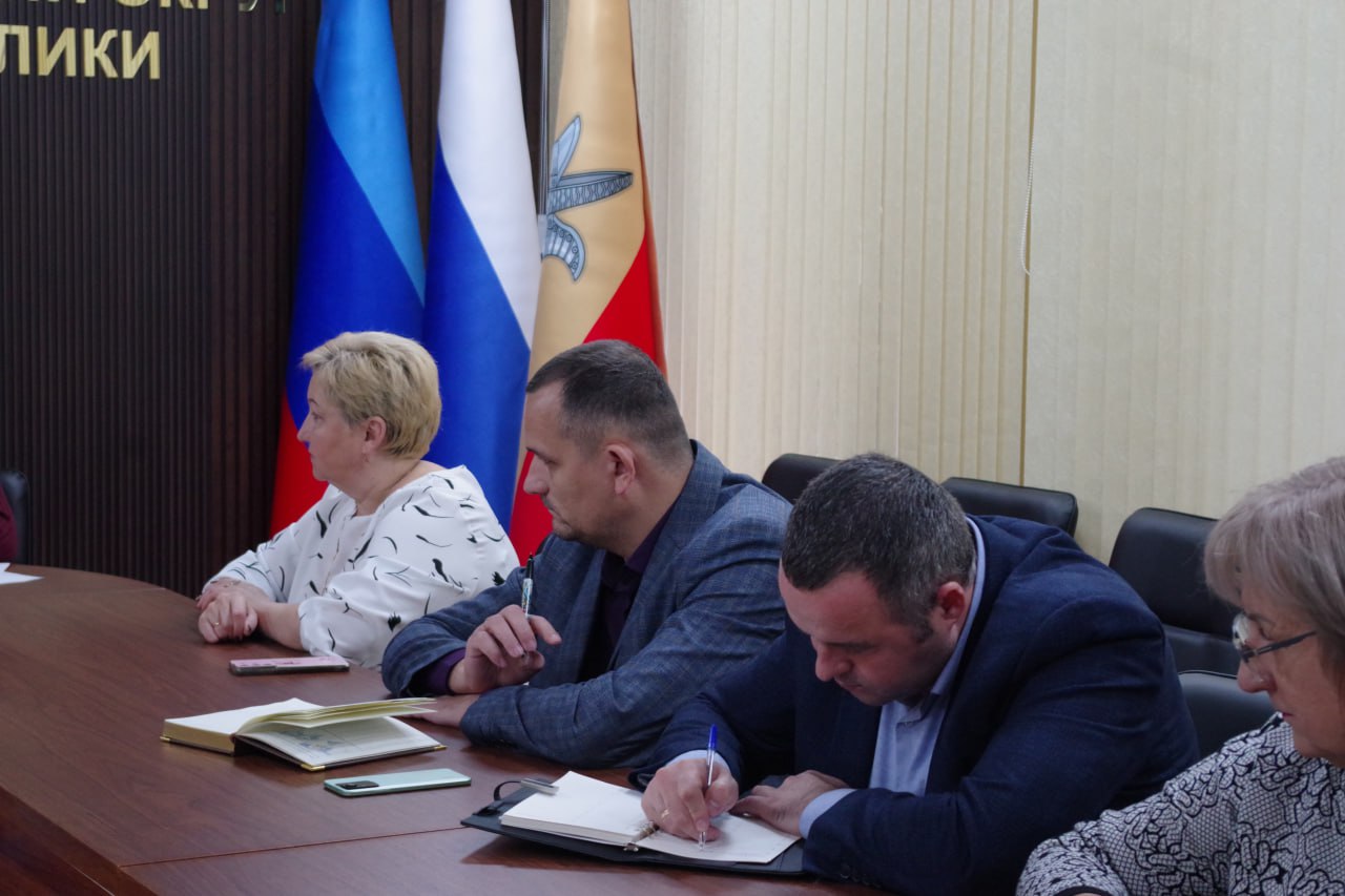 Сергей Крамаренко: Сегодня с рабочим визитом округ посетила председатель Комитета тарифного и ценового регулирования ЛНР Лариса Михайловна Духина Сергей Крамаренко: Сегодня с рабочим визитом округ посетила председатель Комитета тарифного и ценового регулирования ЛНР Лариса Михайловна Духина