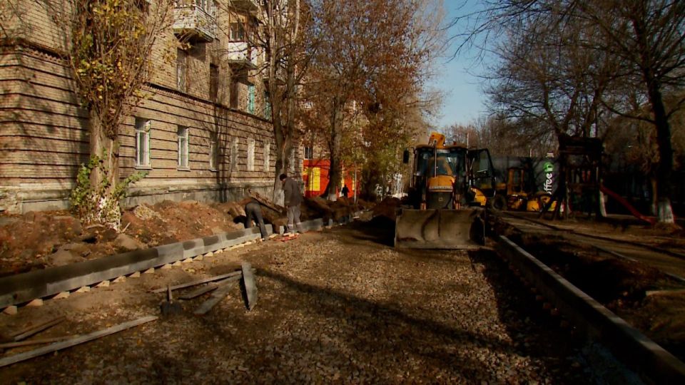 В г. Молодогвардейске полностью завершена укладка брусчатки на аллее, расположенной в центре города, вдоль улицы Ленина В г. Молодогвардейске полностью завершена укладка брусчатки на аллее, расположенной в центре города, вдоль улицы Ленина