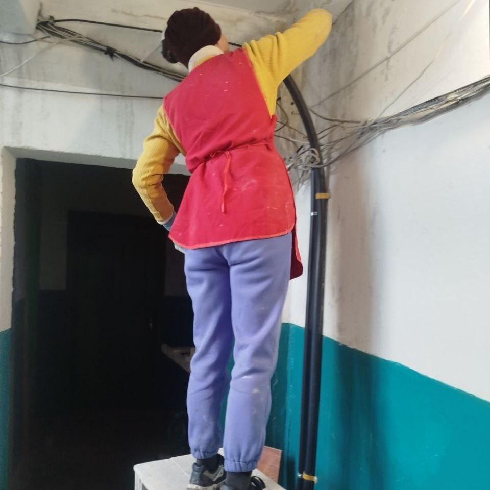 Специалисты Ровеньковского филиала НКО выполняют работы по текущему ремонту подъездов многоквартирных домов Специалисты Ровеньковского филиала НКО выполняют работы по текущему ремонту подъездов многоквартирных домов