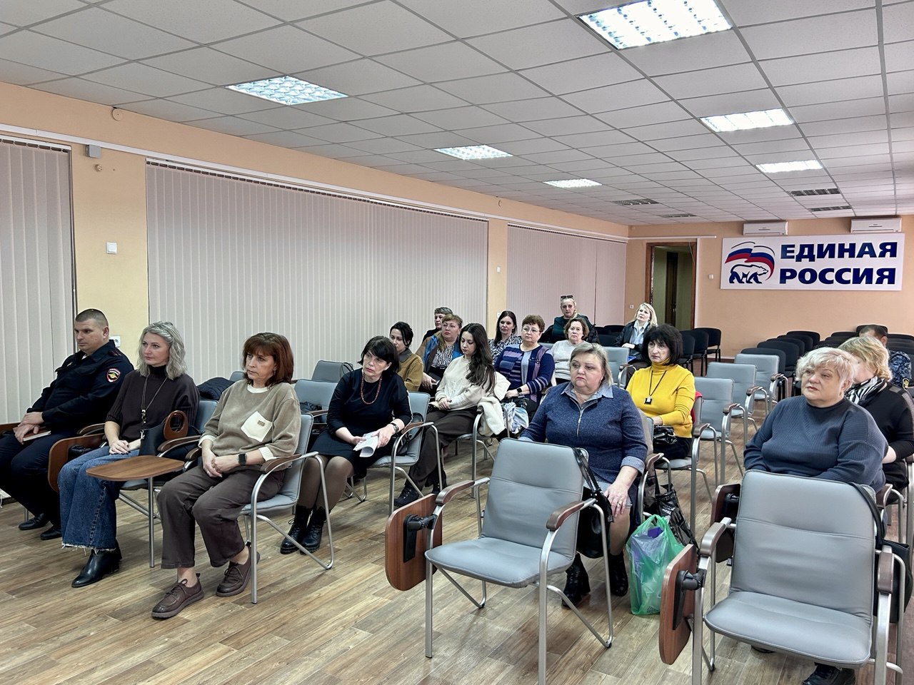 В Красном Луче состоялся "Изучение и применение нормативно-правовых актов по организации профилактической работы с несовершеннолетними" В Красном Луче состоялся "Изучение и применение нормативно-правовых актов по организации профилактической работы с несовершеннолетними"