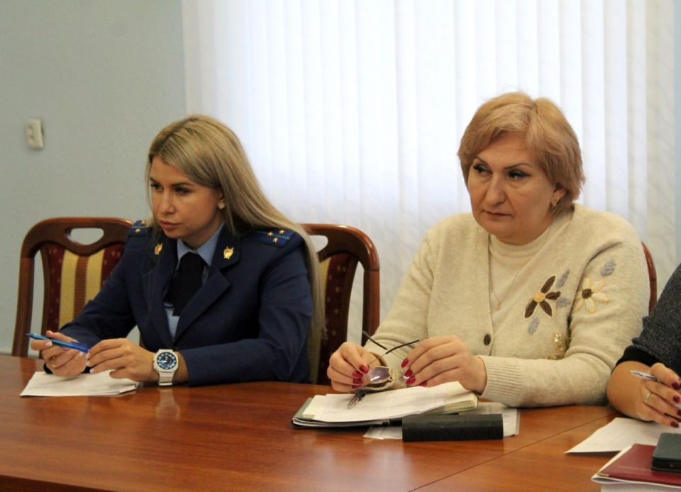 Заседание муниципальной комиссии по делам несовершеннолетних Заседание муниципальной комиссии по делам несовершеннолетних