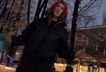 Дмитрий Зименкин: Немножко "полаялись" с теми, кто в луганском парке подкармливает диких собак