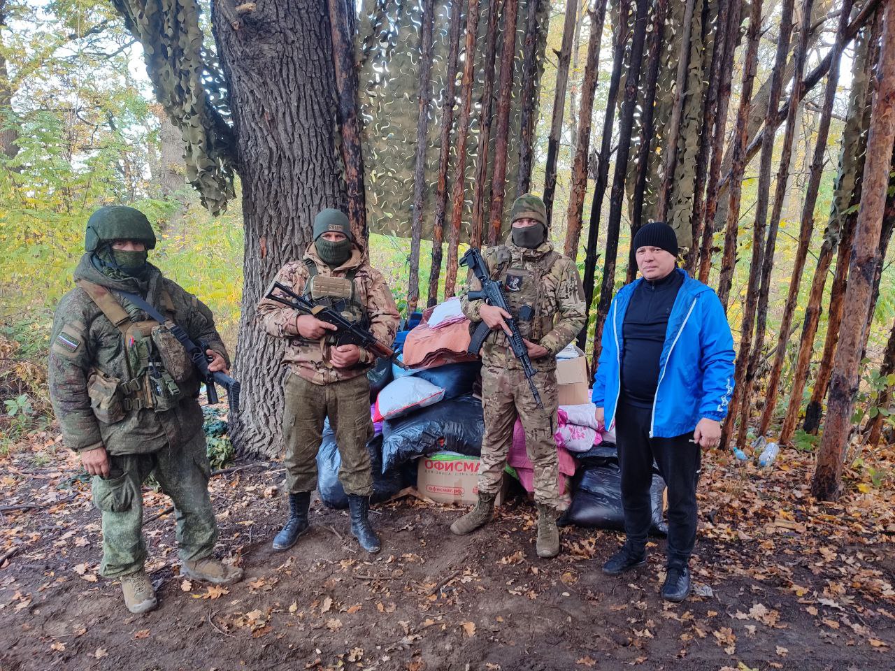 «Своих не бросаем». В связи с сезонным похолоданием, представитель первичного отделения № 5 города Кременная партии "ЕДИНАЯ РОССИЯ" Виталий Глухов, совместно с единороссами организовал акцию по передаче теплых вещей для...