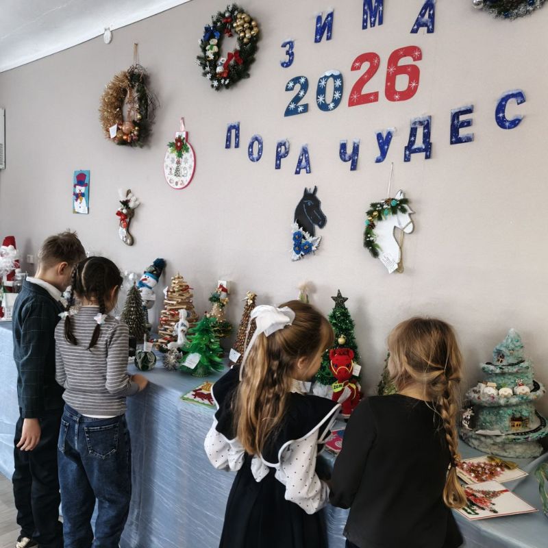 Зима – пора чудес: в Ровеньках открылась выставка новогодних украшений! Зима – пора чудес: в Ровеньках открылась выставка новогодних украшений!