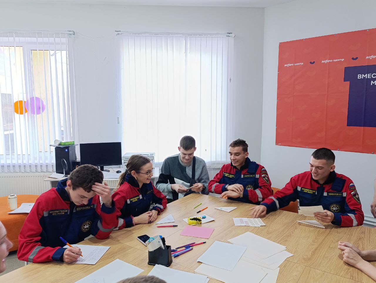 Добровольцы ССО «Молодогвардеец» ЛугРО ВСКС, студенты Краснодонского факультета инженерии и менеджмента (филиал) ЛГУ им. В. Даля приняли участие в патриотической акции «Ждём вас с Победой!» Добровольцы ССО «Молодогвардеец» ЛугРО ВСКС, студенты Краснодонского факультета инженерии и менеджмента (филиал) ЛГУ им. В. Даля приняли участие в патриотической акции «Ждём вас с Победой!»