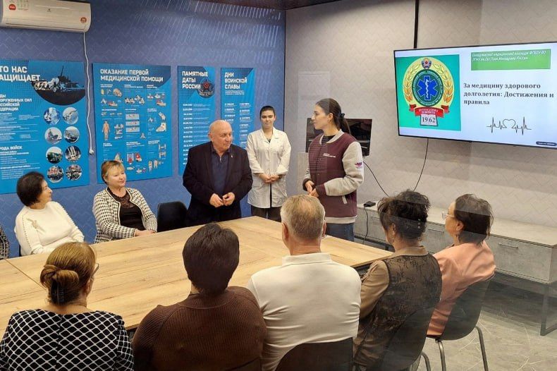 В Молодёжном центре «Свердловск» состоялось мероприятие, направленное на пропаганду здорового образа жизни "За медицину здорового долголетия" В Молодёжном центре «Свердловск» состоялось мероприятие, направленное на пропаганду здорового образа жизни "За медицину здорового долголетия"