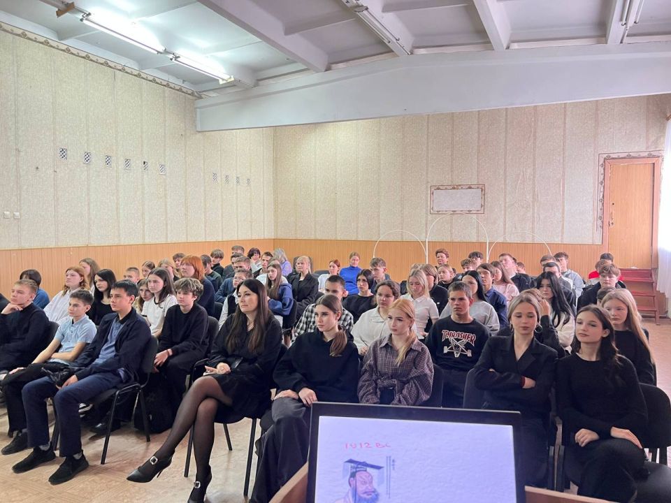В рамках Всемирного дня правовой помощи детям сотрудники Территориального фонда обязательного медицинского страхования Луганской Народной Республики провели просветительское мероприятие для учащихся старших классов... В рамках Всемирного дня правовой помощи детям сотрудники Территориального фонда обязательного медицинского страхования Луганской Народной Республики провели просветительское мероприятие для учащихся старших классов...