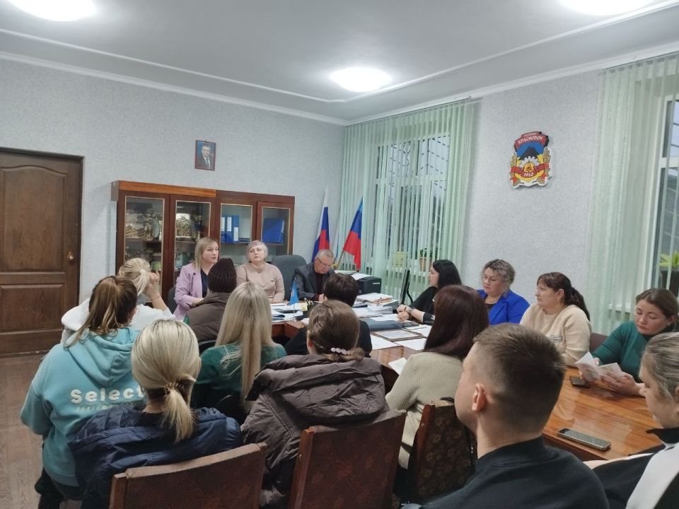 В поселке Краснодон состоялось собрание активных граждан, посвященное вопросам организации территориального общественного самоуправления (ТОС) на их территории В поселке Краснодон состоялось собрание активных граждан, посвященное вопросам организации территориального общественного самоуправления (ТОС) на их территории
