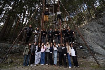 Школьники ЛНР продолжают путешествовать по регионам в рамках проекта «Университетские смены»