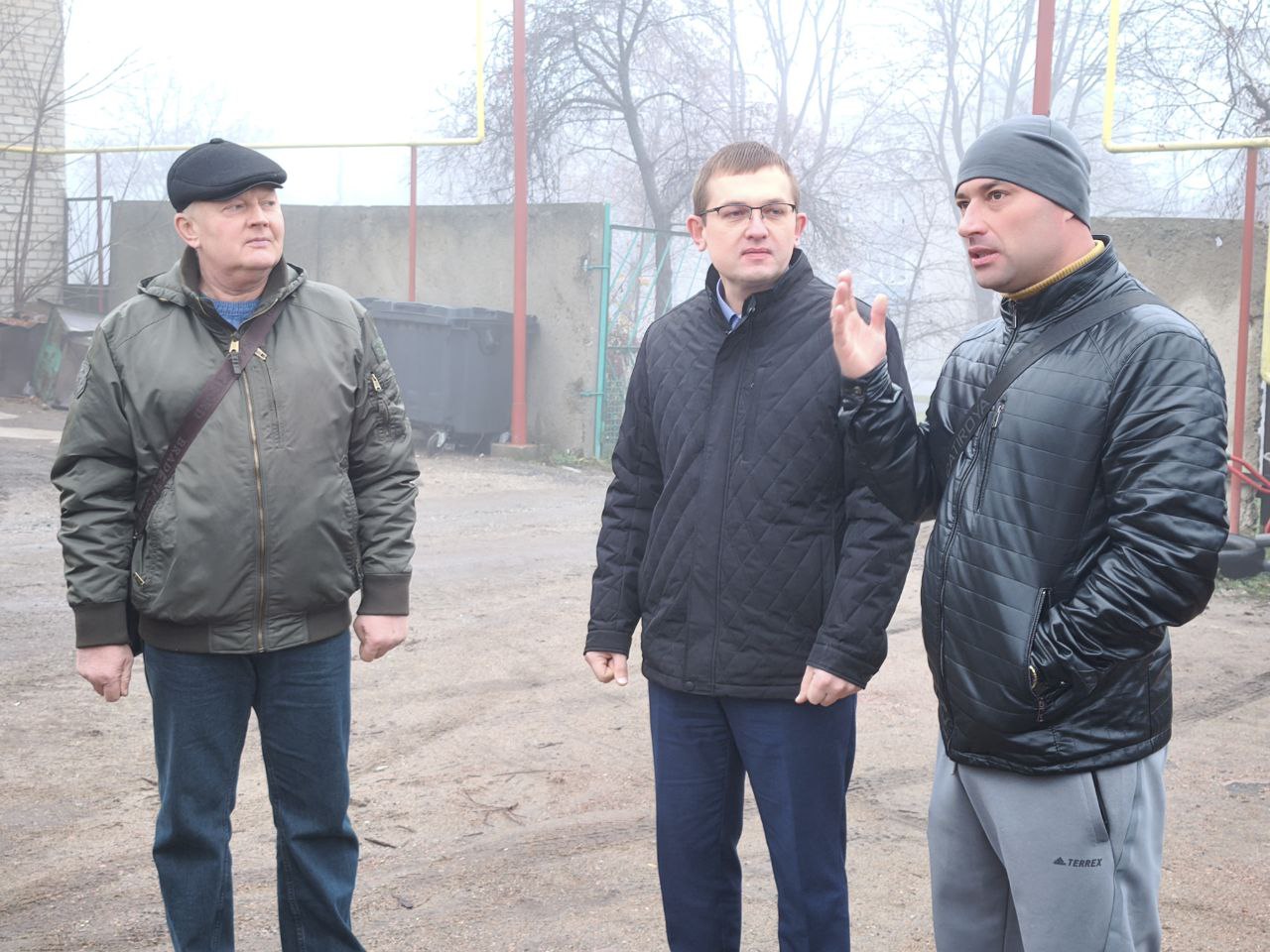 Евгений Морозов: Готовность №1. В рамках проекта "Народный контроль" партии "Единая Россия", совместно с депутатами Совета городского округа, побывали в МУП "Комсервис", чтобы лично оценить, насколько город подготовлен к... Евгений Морозов: Готовность №1. В рамках проекта "Народный контроль" партии "Единая Россия", совместно с депутатами Совета городского округа, побывали в МУП "Комсервис", чтобы лично оценить, насколько город подготовлен к...