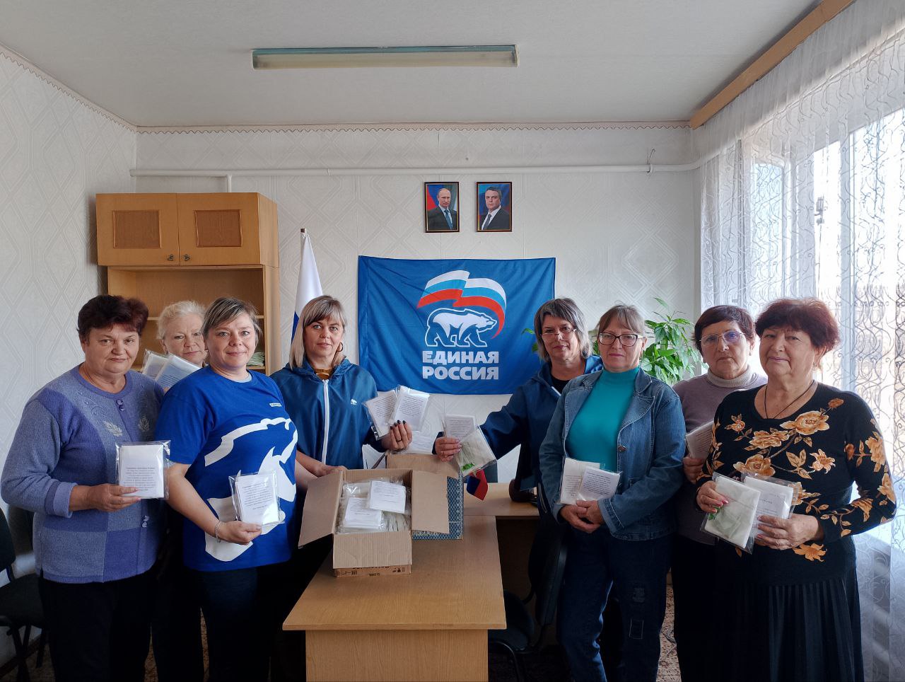 Окопные свечи, масксети и гумпомощь: Жители ЛНР всеми силами помогают фронту Окопные свечи, масксети и гумпомощь: Жители ЛНР всеми силами помогают фронту