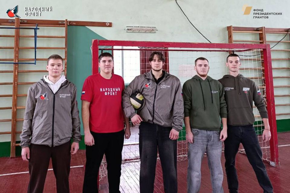 На спорт - как на работу!. Алчевская Молодёжка Народного фронта в свободное время провела дружеский матч по волейболу На спорт - как на работу!. Алчевская Молодёжка Народного фронта в свободное время провела дружеский матч по волейболу