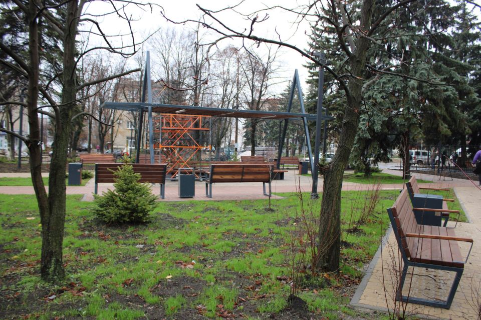 Реализация проекта «Каштановая аллея» в городе Ровеньки на завершающем этапе Реализация проекта «Каштановая аллея» в городе Ровеньки на завершающем этапе