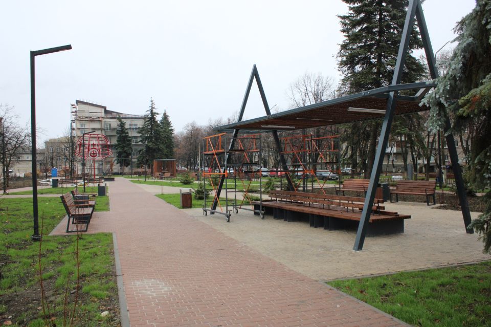 Реализация проекта «Каштановая аллея» в городе Ровеньки на завершающем этапе Реализация проекта «Каштановая аллея» в городе Ровеньки на завершающем этапе