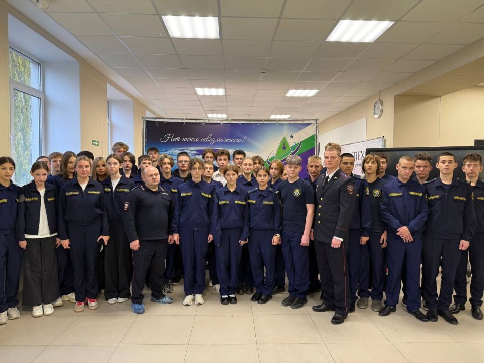 111111Лекцию правовой направленности провели столичные полицейские для школьников Луганского учебно-воспитательного комплекса имени лётчика-космонавта Берегового