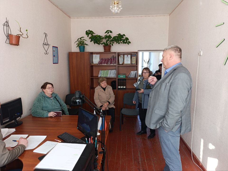 Владимир Шавлай: В рамках личных приемов граждан депутаты Совета Краснодонского муниципального округа провели приемы в следующих населенных пунктах: Владимир Шавлай: В рамках личных приемов граждан депутаты Совета Краснодонского муниципального округа провели приемы в следующих населенных пунктах: