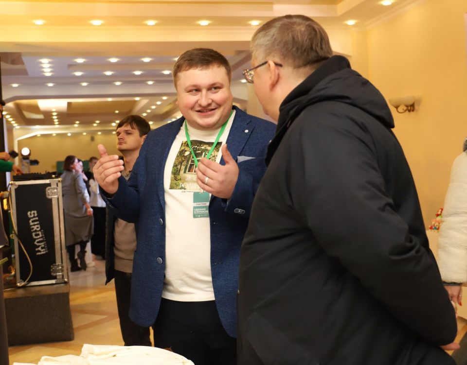 Город мастеров. Локальные бренды меняют экономику Ярмарка-форум «Сделано в Луганске», прошедшая 20 ноября в столице республики, собрала десятки местных брендов и мастеров, превратив Дворец культуры имени Ленина в... Город мастеров. Локальные бренды меняют экономику Ярмарка-форум «Сделано в Луганске», прошедшая 20 ноября в столице республики, собрала десятки местных брендов и мастеров, превратив Дворец культуры имени Ленина в...