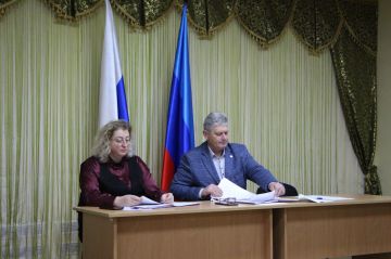 20.11.2025 года в Меловском муниципальном округе состоялось 43-е заседание Совета Меловского муниципального округа Луганской Народной Республики, в котором приняли участие: первый заместитель Главы Администрации Меловского...