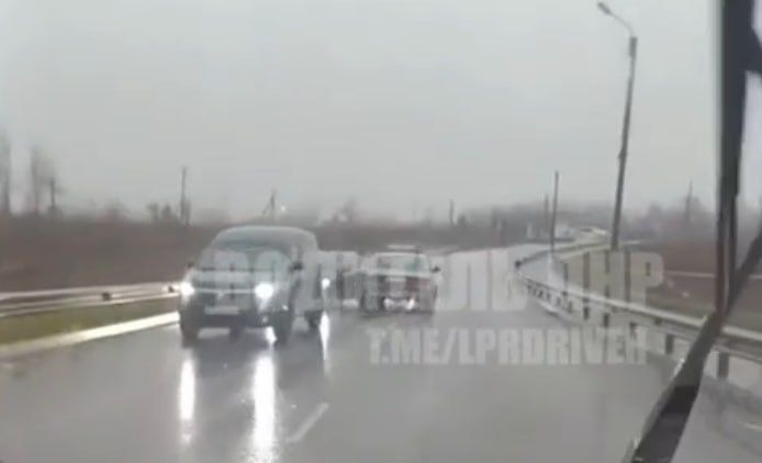 111 Сотрудники Госавтоинспекции привлекли к административной ответственности виновника ДТП с тремя автомобилями, кадры которого распространились в соцсетях 111 Сотрудники Госавтоинспекции привлекли к административной ответственности виновника ДТП с тремя автомобилями, кадры которого распространились в соцсетях