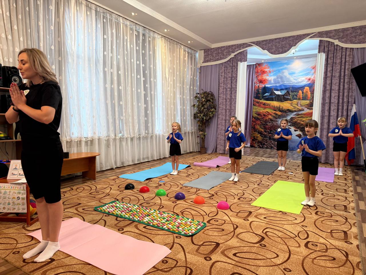 В Ровеньковском детском саду «Ладушки» состоялось открытие кружковой деятельности «Йога для дошколят»!