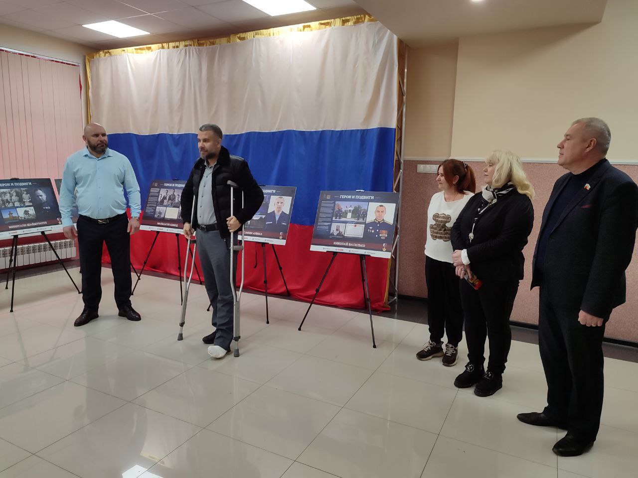 Выставка «Герои и подвиги: Мои земляки – Герои России» побывала в Кировске и Кременной Выставка «Герои и подвиги: Мои земляки – Герои России» побывала в Кировске и Кременной