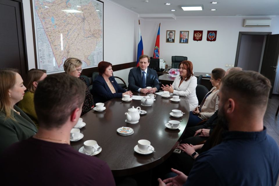Больше десяти тысяч человек приняли алтайские врачи во время командировок в подшефный Славяносербский район ЛНР Больше десяти тысяч человек приняли алтайские врачи во время командировок в подшефный Славяносербский район ЛНР