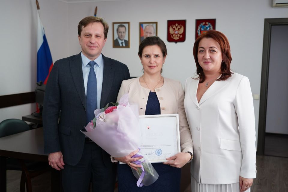 Больше десяти тысяч человек приняли алтайские врачи во время командировок в подшефный Славяносербский район ЛНР Больше десяти тысяч человек приняли алтайские врачи во время командировок в подшефный Славяносербский район ЛНР