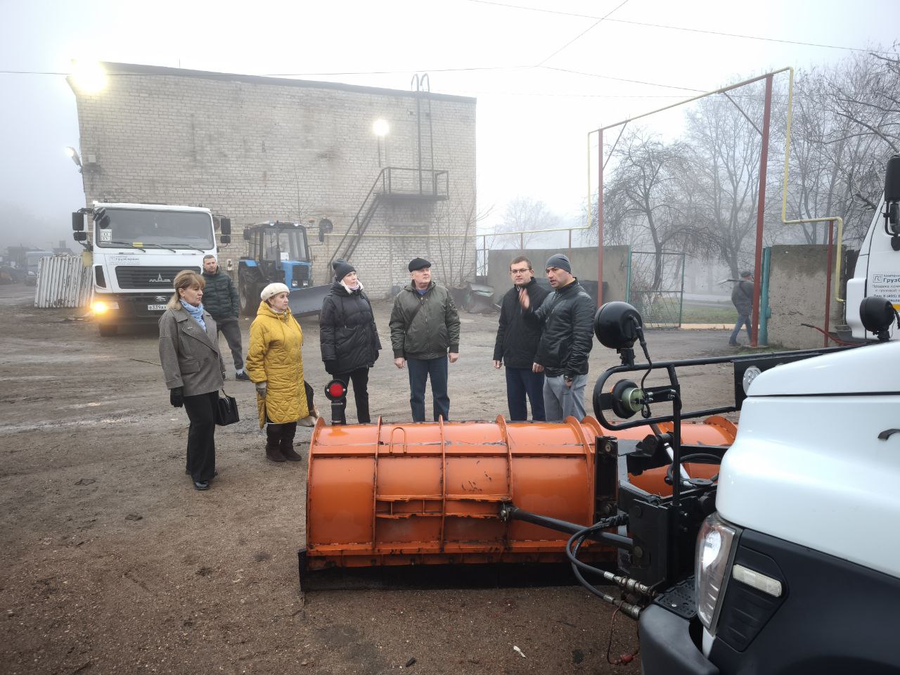 Евгений Морозов: Готовность №1. В рамках проекта "Народный контроль" партии "Единая Россия", совместно с депутатами Совета городского округа, побывали в МУП "Комсервис", чтобы лично оценить, насколько город подготовлен к... Евгений Морозов: Готовность №1. В рамках проекта "Народный контроль" партии "Единая Россия", совместно с депутатами Совета городского округа, побывали в МУП "Комсервис", чтобы лично оценить, насколько город подготовлен к...