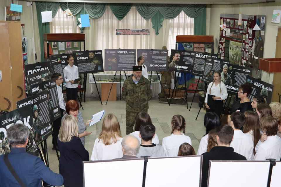 В Стахановском музее открылась передвижная выставка «Поток», посвящённая освобождению г. Суджи и Курской области В Стахановском музее открылась передвижная выставка «Поток», посвящённая освобождению г. Суджи и Курской области