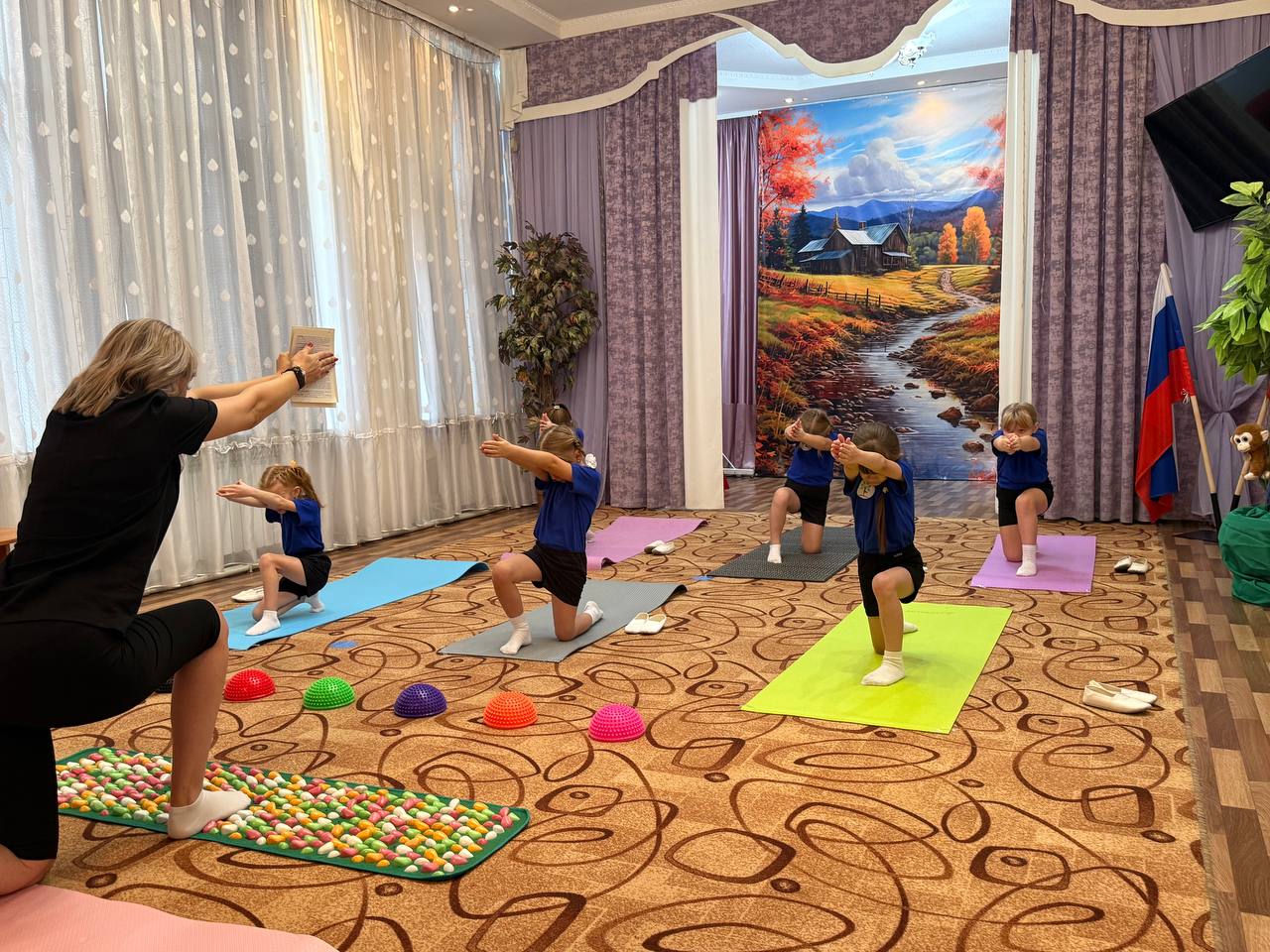 В Ровеньковском детском саду «Ладушки» состоялось открытие кружковой деятельности «Йога для дошколят»! В Ровеньковском детском саду «Ладушки» состоялось открытие кружковой деятельности «Йога для дошколят»!