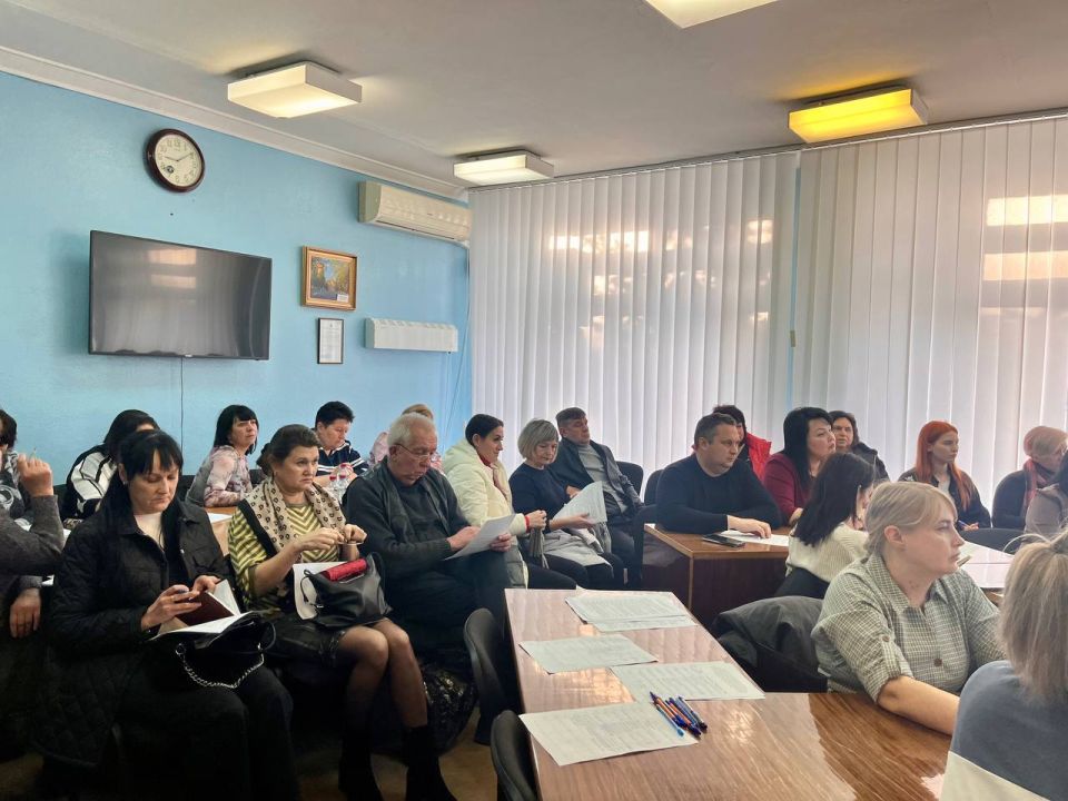 В Профсоюзе работников города прошло обсуждение трудового законодательства Российской Федерации В Профсоюзе работников города прошло обсуждение трудового законодательства Российской Федерации