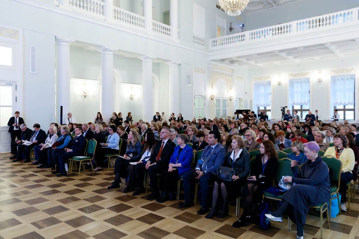 Луганская библиотека им. Горького на главном библиотечном форуме России Луганская библиотека им. Горького на главном библиотечном форуме России