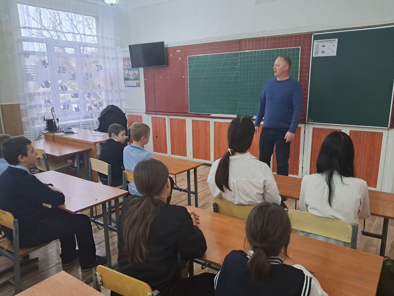 В Ровеньковской гимназии имени писателя Н. Трублаини состоялась важная профилактическая беседа с учащимися