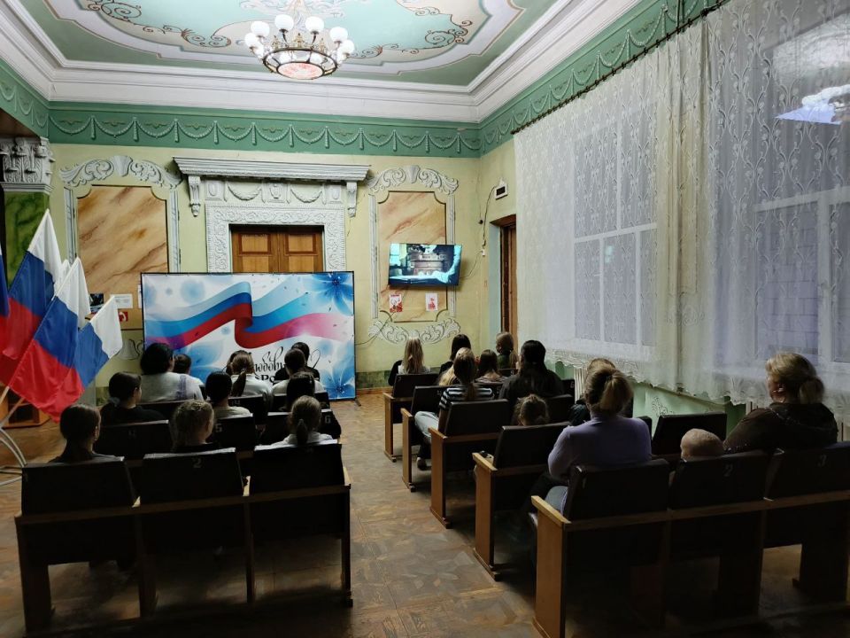 В Доме культуры им. Горького пгт Ясеновский состоялся показ документального фильма "Василий Кандинский на Русском севере" В Доме культуры им. Горького пгт Ясеновский состоялся показ документального фильма "Василий Кандинский на Русском севере"