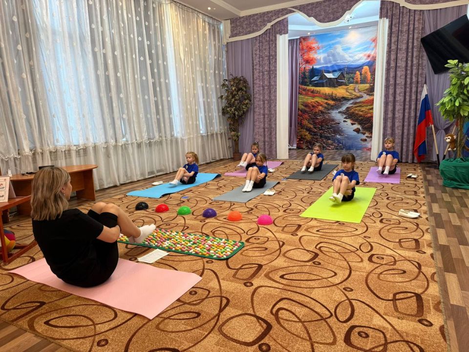 В Ровеньковском детском саду «Ладушки» состоялось открытие кружковой деятельности «Йога для дошколят»! В Ровеньковском детском саду «Ладушки» состоялось открытие кружковой деятельности «Йога для дошколят»!