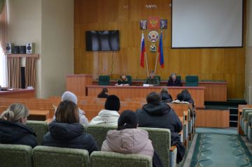 Глава Старобельского муниципального округа Владимир Чернев провёл совещание с предпринимателями и руководством МАУ «Старобельский торговый комплекс»