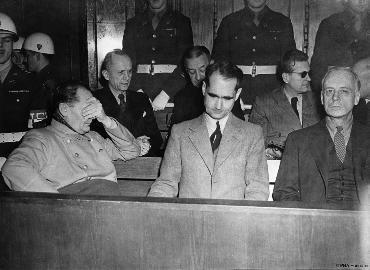 20 ноября 1945 года в Нюрнберге начался первый международный судебный процесс над главными военными преступниками Третьего рейха 20 ноября 1945 года в Нюрнберге начался первый международный судебный процесс над главными военными преступниками Третьего рейха