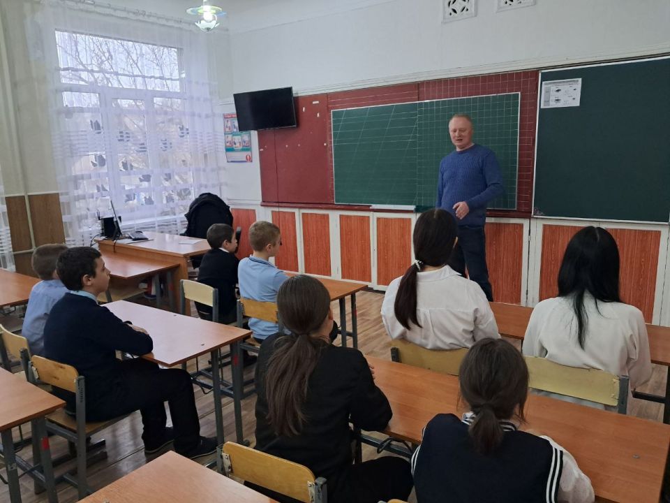 В Ровеньковской гимназии имени писателя Н. Трублаини состоялась важная профилактическая беседа с учащимися В Ровеньковской гимназии имени писателя Н. Трублаини состоялась важная профилактическая беседа с учащимися