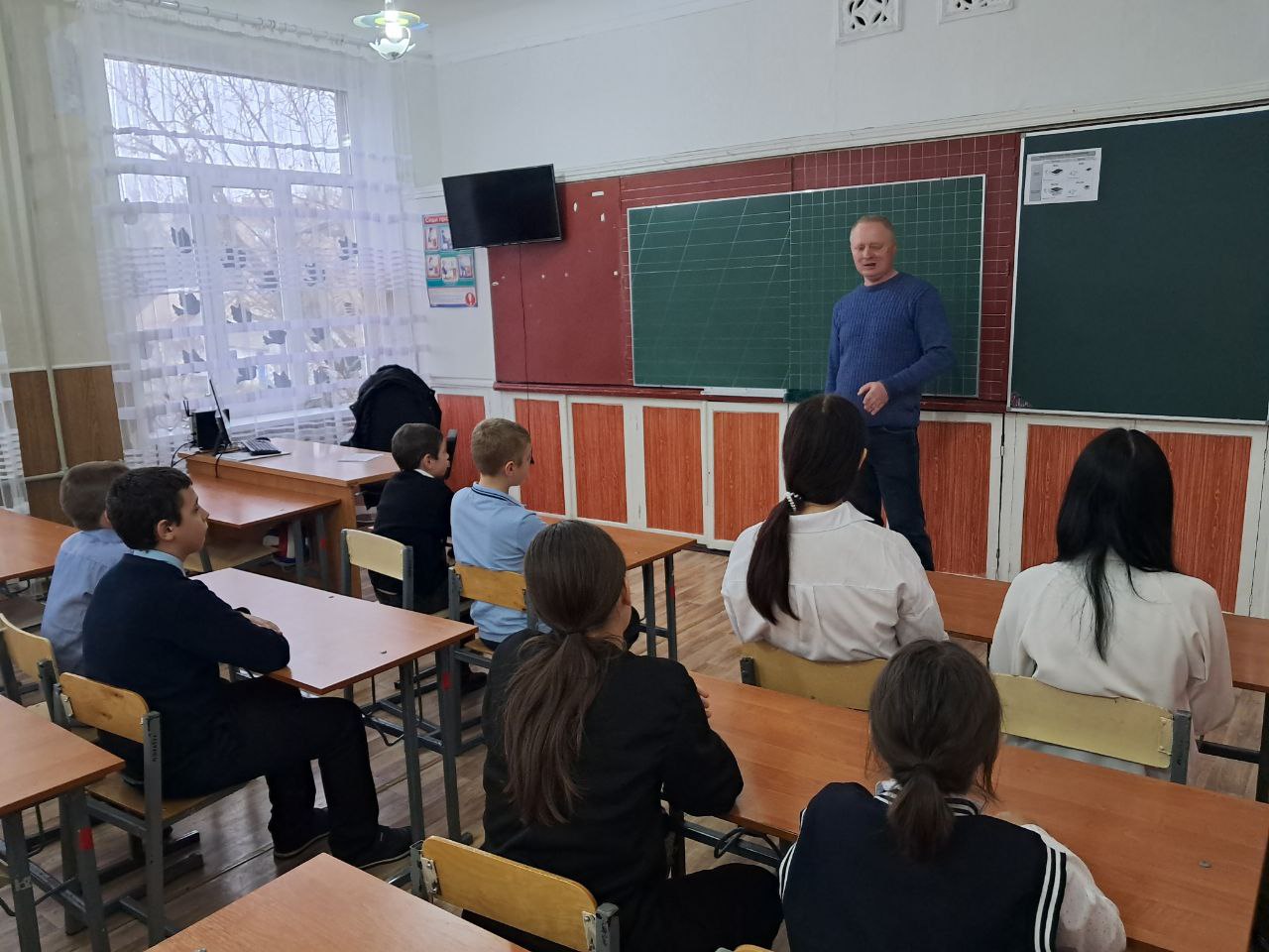 В Ровеньковской гимназии имени писателя Н. Трублаини состоялась важная профилактическая беседа с учащимися В Ровеньковской гимназии имени писателя Н. Трублаини состоялась важная профилактическая беседа с учащимися